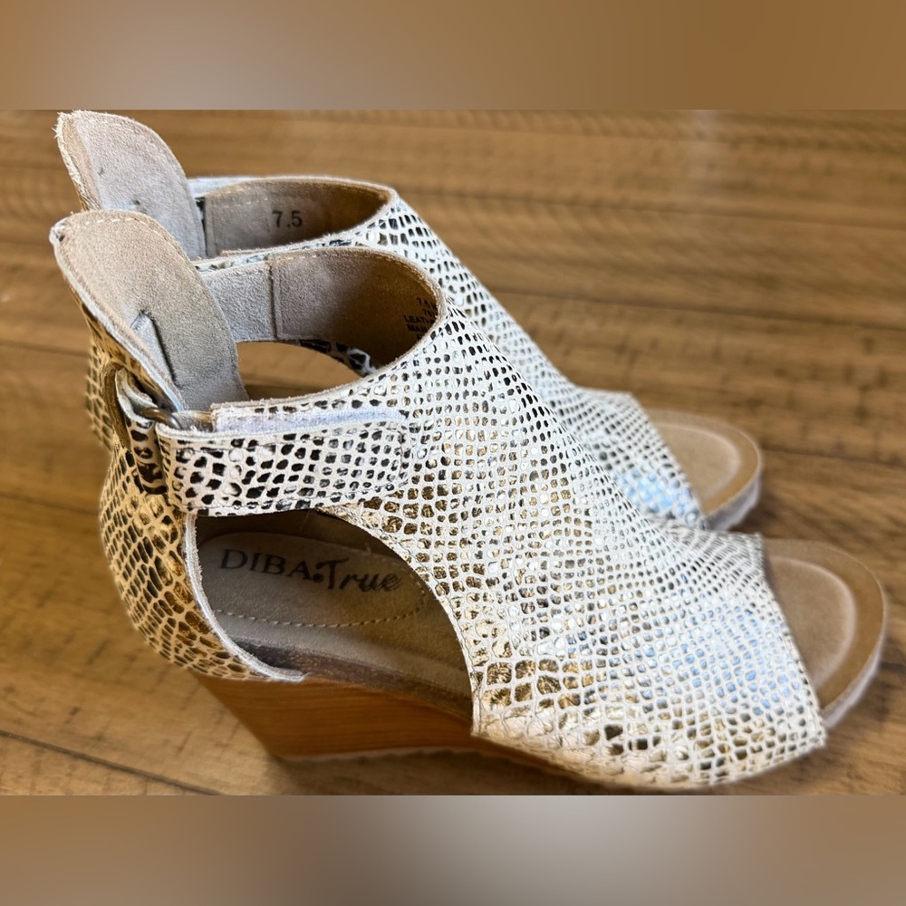 Women's DIBA True White Snake Print Wedge Sandals, Sz 7.5